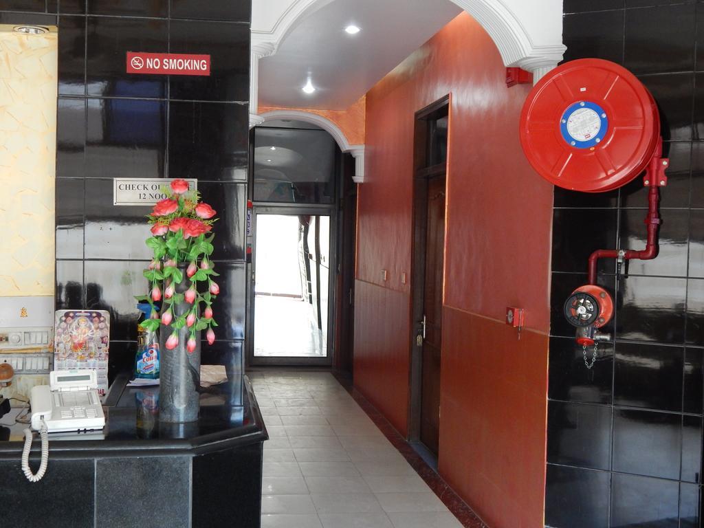 Airport Hotel Paradise International Nova Deli Exterior foto