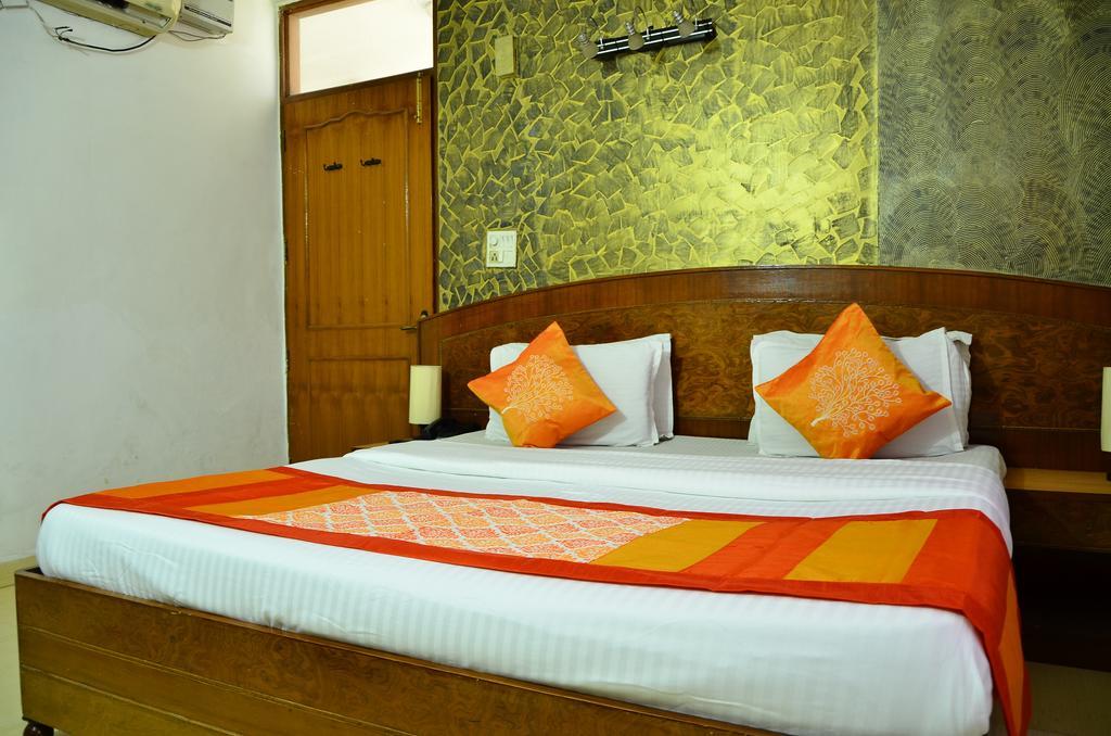 Airport Hotel Paradise International Nova Deli Quarto foto