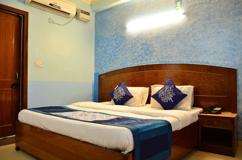 Airport Hotel Paradise International Nova Deli Quarto foto